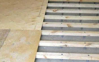 Как правильно уложить фанеру на лаги