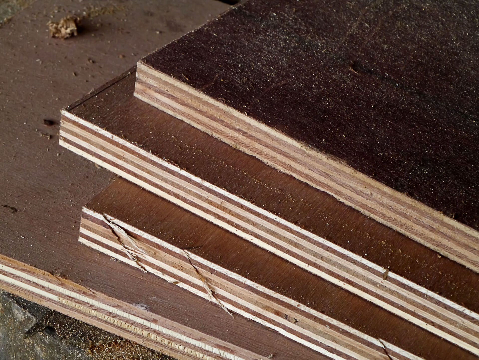 Разница между фанерой фсф и ламинированной