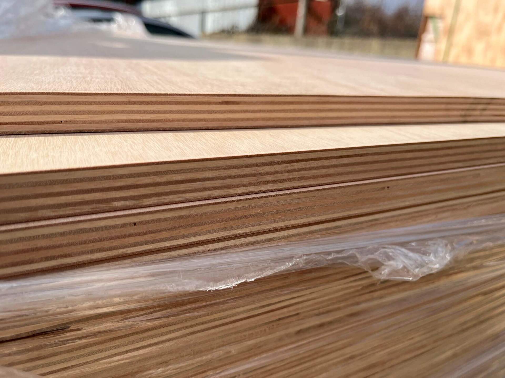 Как работать с фанерой и избежать трещин в материале?